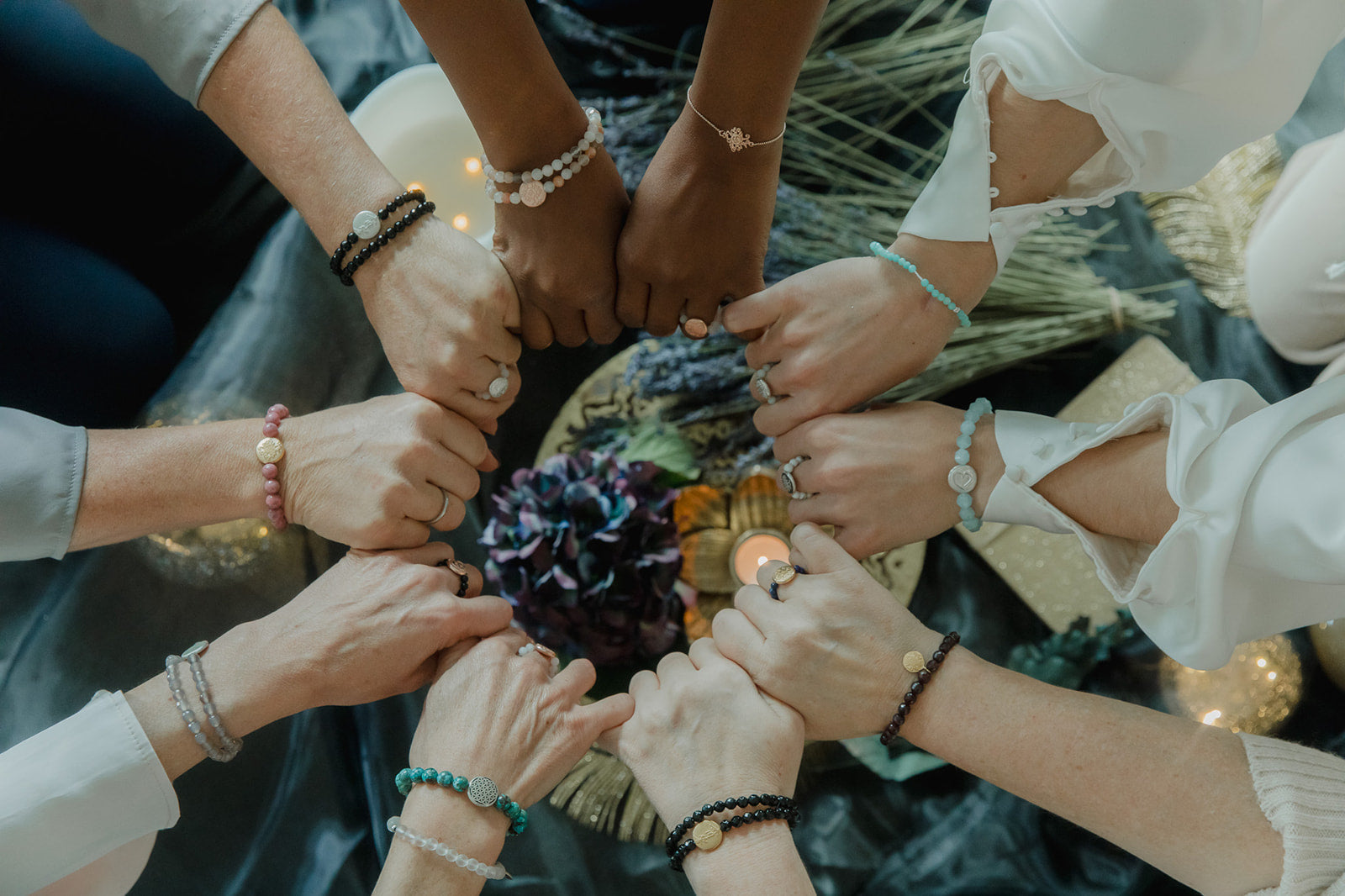 Handalas / Armbänder - spiritueller Edelsteinschmuck mit der Malasonne