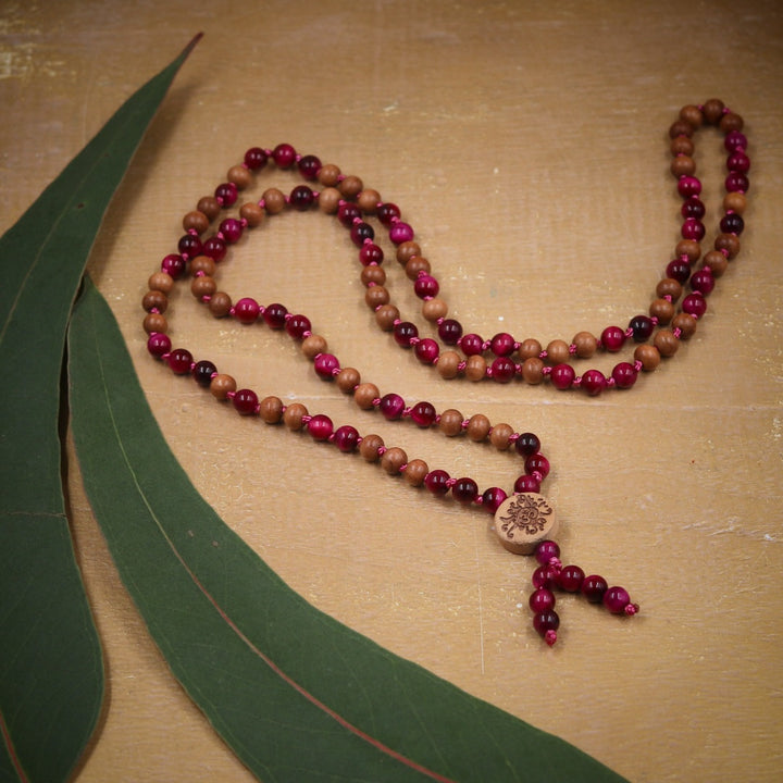 „Feminine Flamme" Tigerauge pink  mit Sandelholz Mala  6mm Summer Collection
