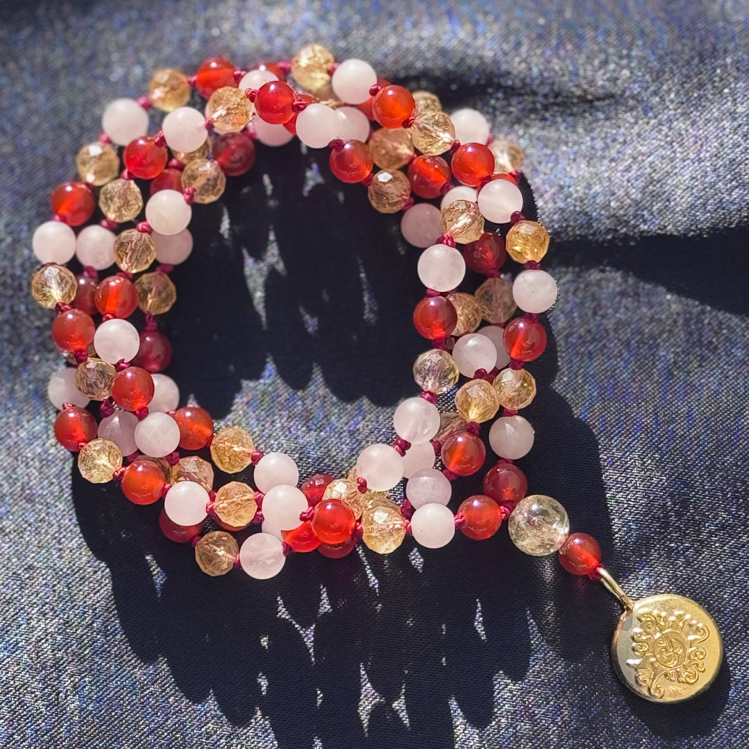 Feuerpferd Mala | Karneol · Citrin · Rosenquarz | mit goldener Malamünze