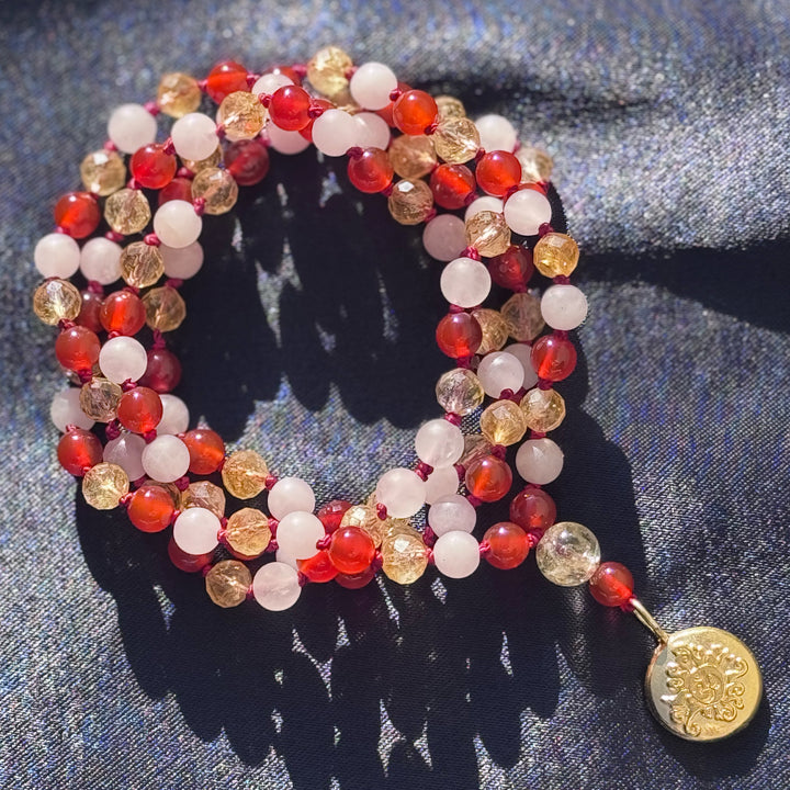 Feuerpferd Mala | Karneol · Citrin · Rosenquarz | mit goldener Malamünze