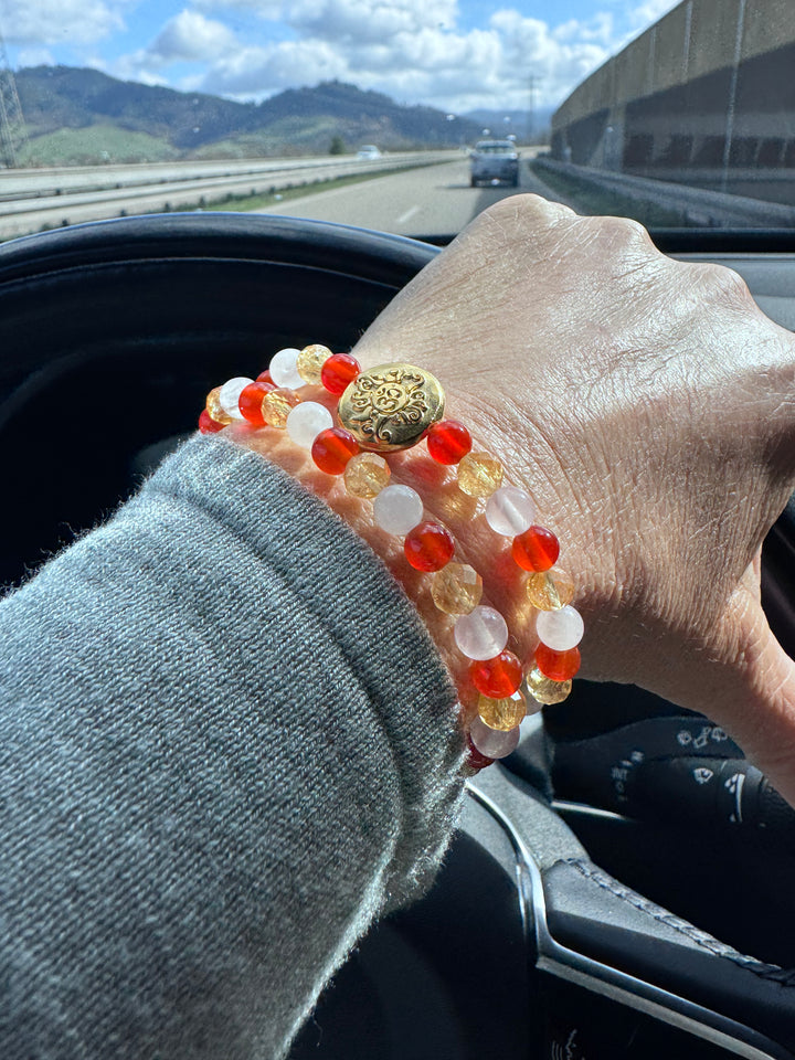 Feuerpferd Handala | Karneol · Citrin · Rosenquarz | mit goldener Malasonne