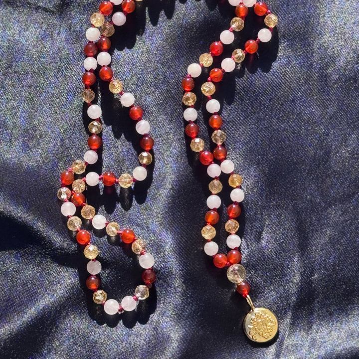 Feuerpferd Mala | Karneol · Citrin · Rosenquarz | mit goldener Malamünze