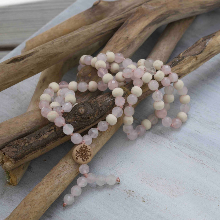 Mala aus Rosenquarz und Tulsi 8 mm