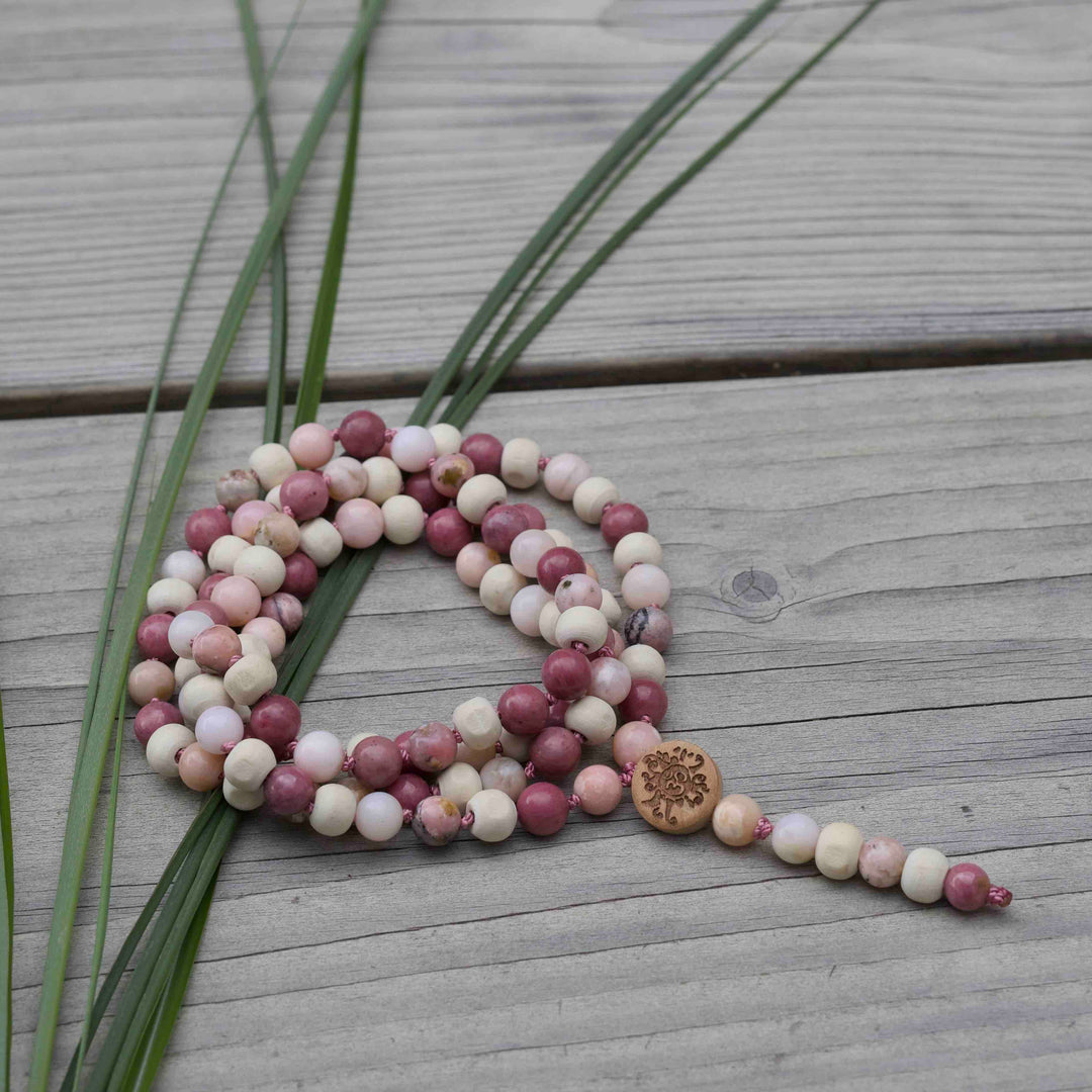 Mala "Sanfte Herzblüte"  Rhodonit & Andenopal mit Sandelholz 8 mm| Summer Collection (Kopie)