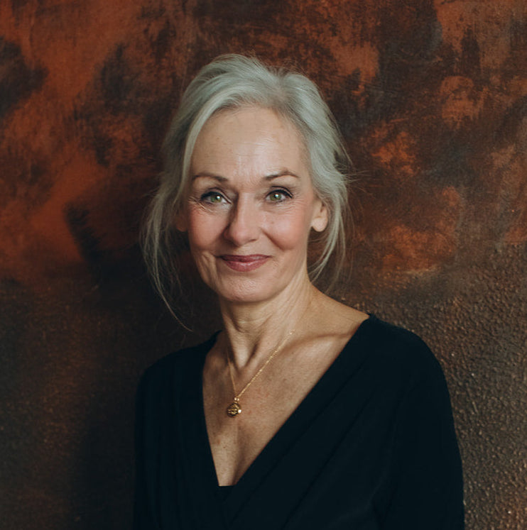 Malasonne Gold mit Kette getragen von Jeanette