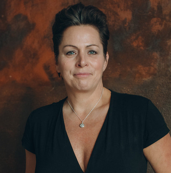 Malasonne Silber mit Kette getragen von Gaby