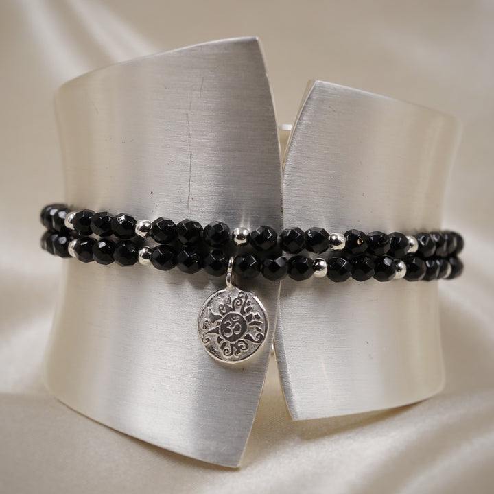 Onyx Handala  - Edelstein Armband mit Silberkugeln zwischen 4mm facettierten Onyx-Perlen, handgefertigt von Malawelt.